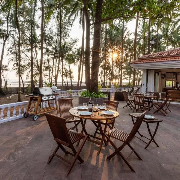 Casa Del Mer by StayVista - Nearby beach with, sea-view rooms & coconut farm，位于Bhāweghar的酒店