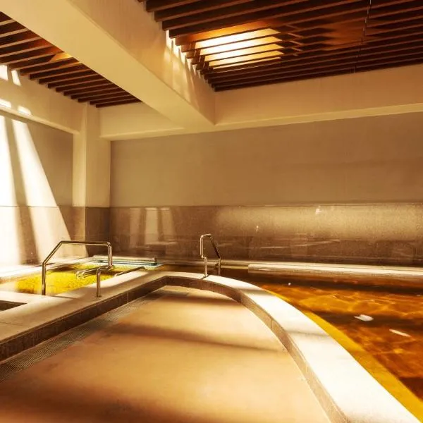 HOTEL SANSUI NAHA Ryukyu Onsen Naminoue-No-Yu，位于那霸的酒店