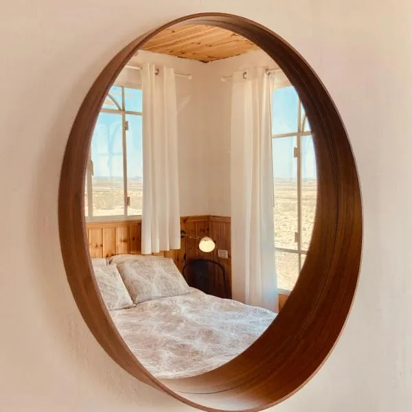 内格夫托比纳沙漠旅馆，位于‘Ezuz的酒店