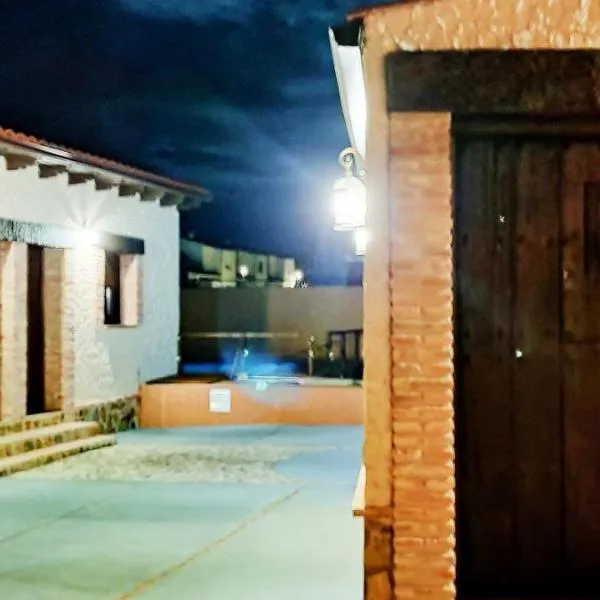 洛斯蒙特斯乡村民宿，位于Valdecañas de Tajo的酒店
