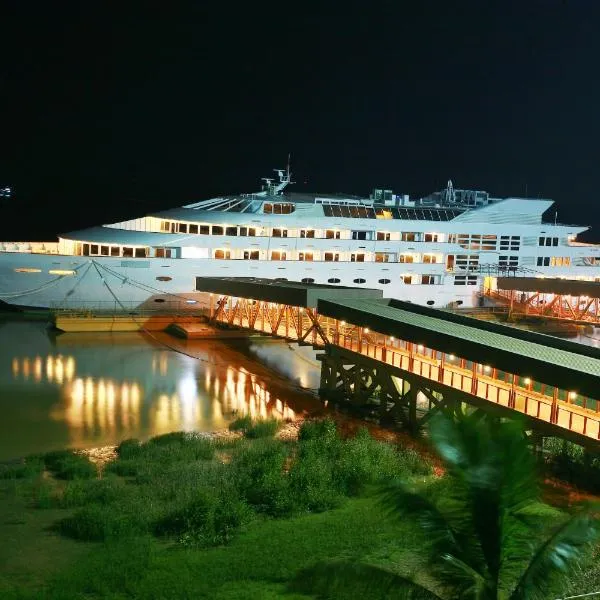 复古豪华游艇酒店，位于Thanlyin的酒店