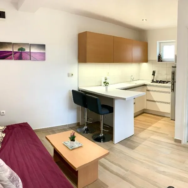 Apartment Lucie1，位于比奥格勒·纳·莫鲁的酒店