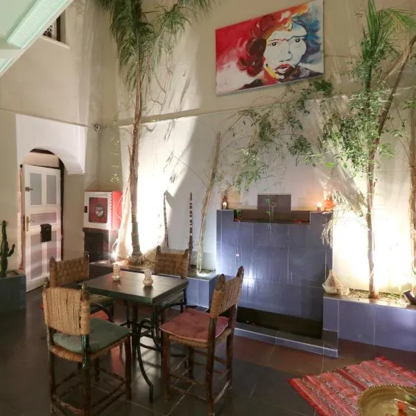 维拉罗赫迪亚曼特摩洛哥传统庭院住宅，位于马拉喀什的酒店