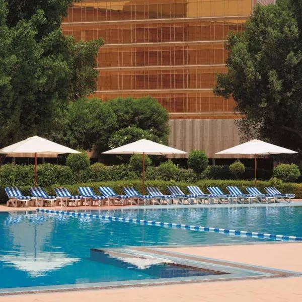Radisson Blu Hotel, Doha，位于Zar‘ al ‘Atīyah的酒店