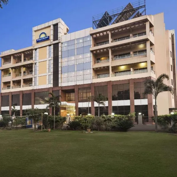 尼玛纳戴斯酒店，位于Shāhjahānpur的酒店