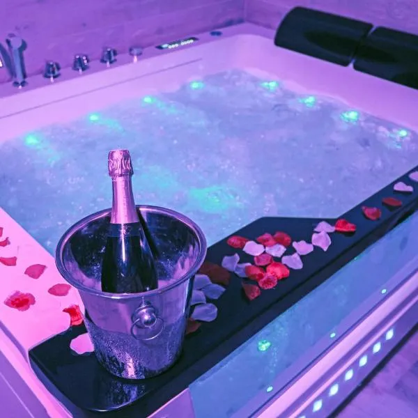 Villa CoCoon - Love room cocooning & 50 nuances，位于屈热莱潘的酒店