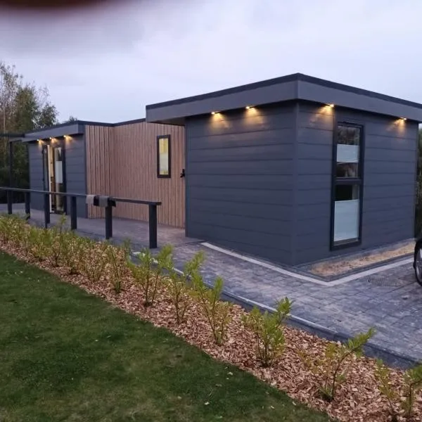 Ferienhaus Seeblick, Sauna, Seeblick, ruhige Lage, angeln，位于Twist的酒店