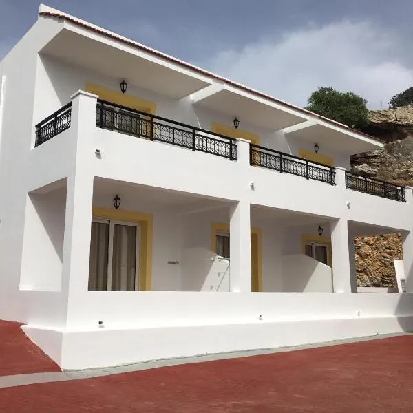 Coloma Apartments Pefkos，位于佩基罗德的酒店