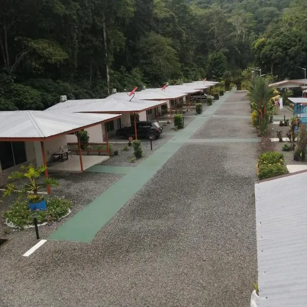 Puerto Vargas lodge，位于Comadre的酒店