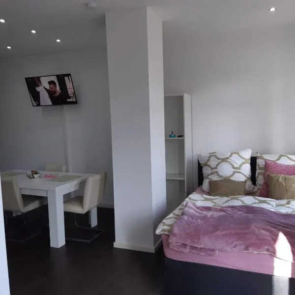 Luxuriöse Wohnung mit eigenem Garten，位于奥格斯堡的酒店