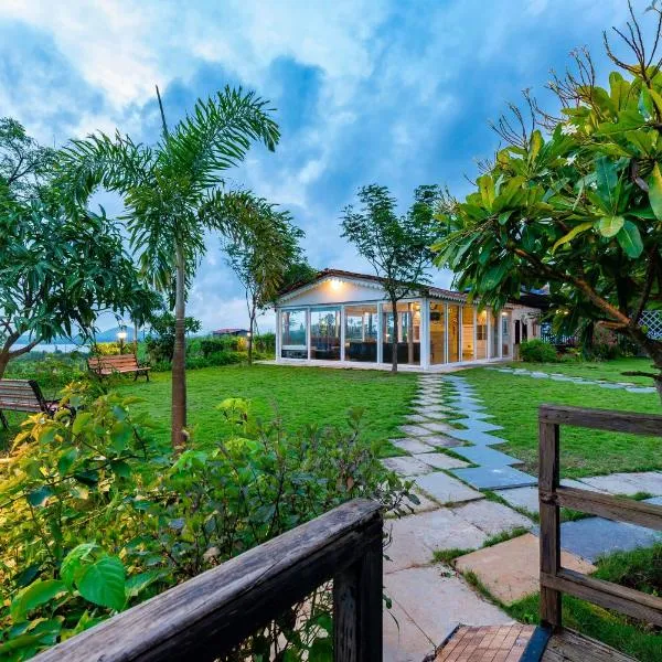 SaffronStays Le Soil, Igatpuri - pet-friendly villa with viewing deck for panoramic views，位于Shendi的酒店
