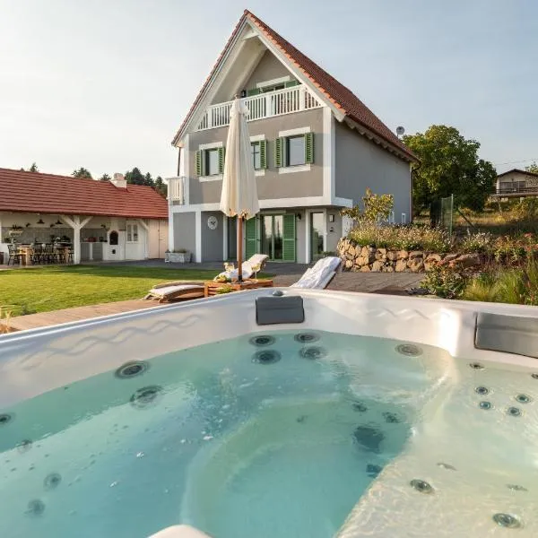 Lovassy Lodge Vendégház，位于Lovas的酒店