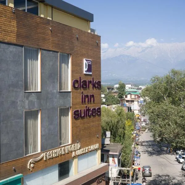 Hotel Clarks Inn Suites Kangra，位于Dera Gopipur的酒店