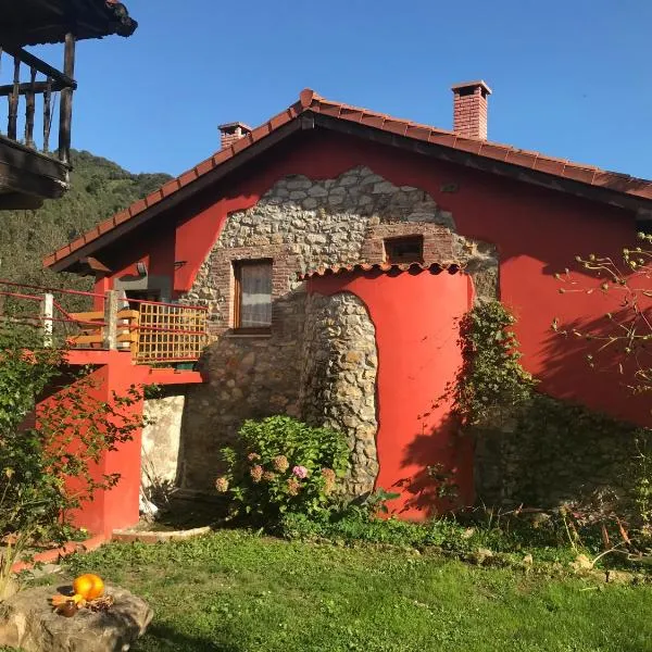 Casa rural en Asturias a orillas del río Narcea puerta de Somiedo，位于Bárzana的酒店