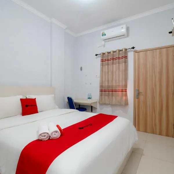 RedDoorz near Pantai Barat Pangandaran 2，位于Rejamulya的酒店