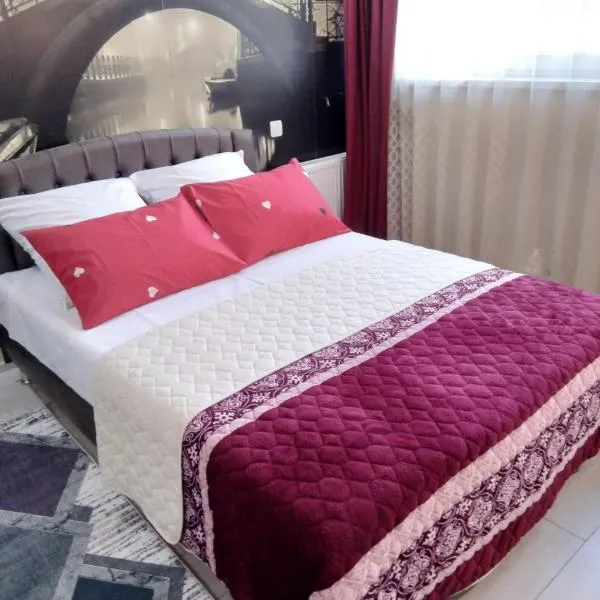 Уютная 1 комнатная квартира ЗИМНЯЯ ВИШНЯ в ж/к Новая Европа，位于Korsuntsy的酒店
