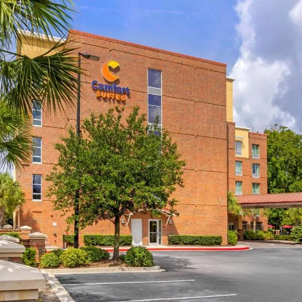 Comfort Suites Charleston West Ashley，位于Hollywood的酒店