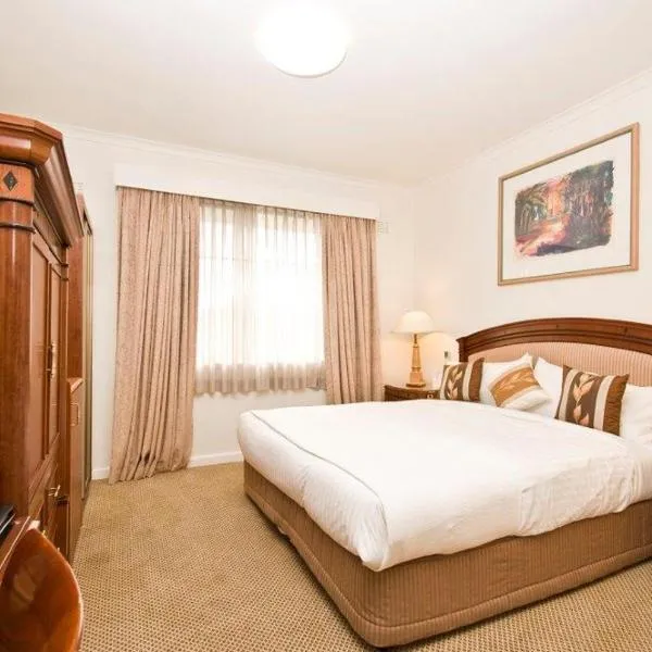 Country Plaza Motel，位于昆比恩的酒店