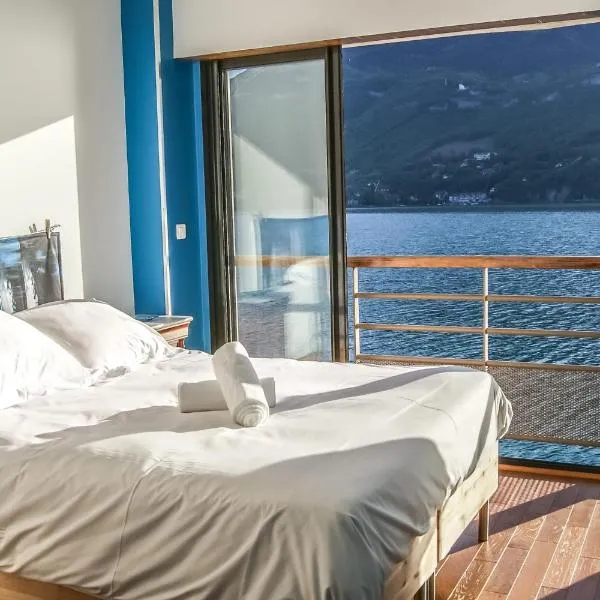 Feet in the water!，位于杜约特的酒店