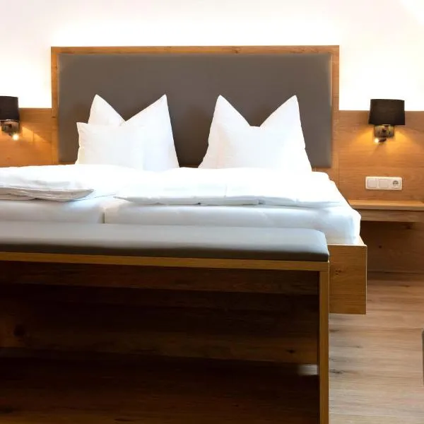 Hotel Gasthof Rosenwirt，位于Au in der Hallertau的酒店