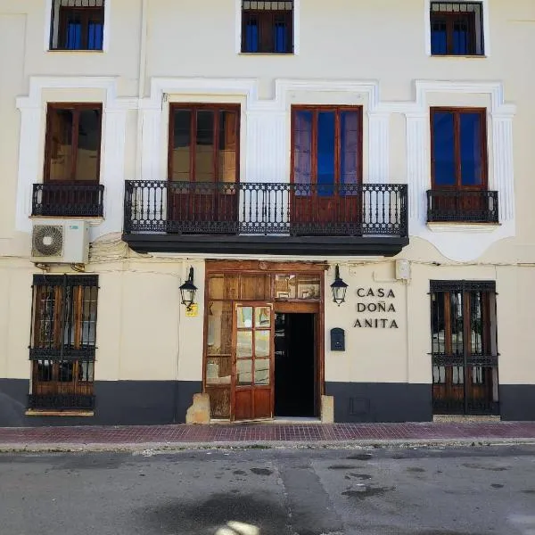 LA PENSION DE DOÑA ANITA，位于Caudete de las Fuentes的酒店