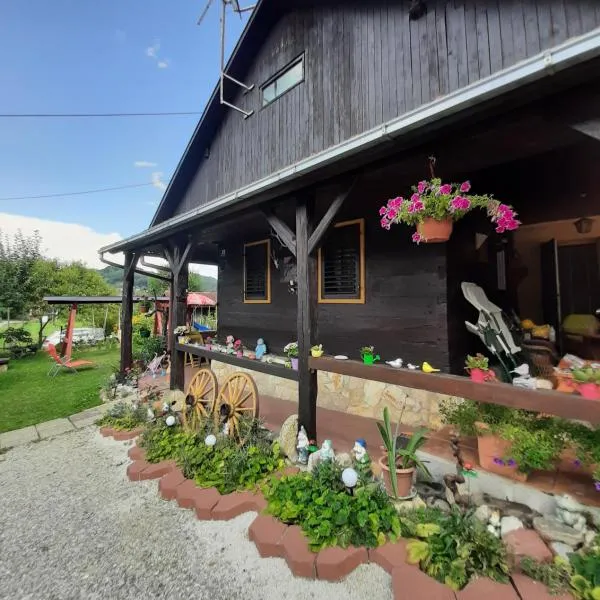 Kuća Viola, traditional wooden house in Tuhelj，位于Klanjec的酒店