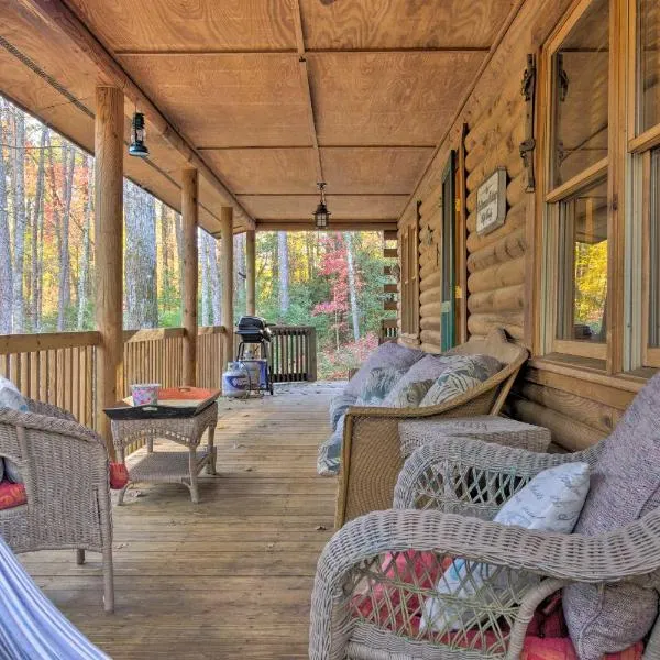 Cedar Mountain Log Cabin 4 Mi DuPont State Forest，位于Lakemont的酒店