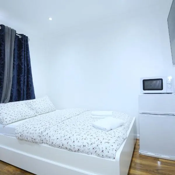 Cosy Room with en-suite bathroom and shared kitchen，位于Thamesmead的酒店