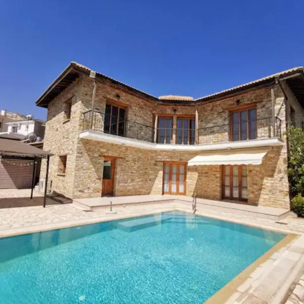 Unique Stonehouse Traditional Villa in Ayia Anna，位于Alambra的酒店