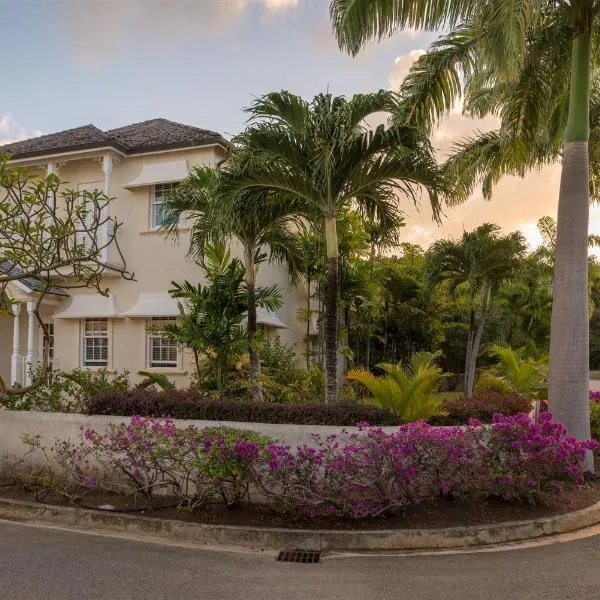 Shimmers, stunning, stylish West Coast Villa，位于Rose Hill的酒店