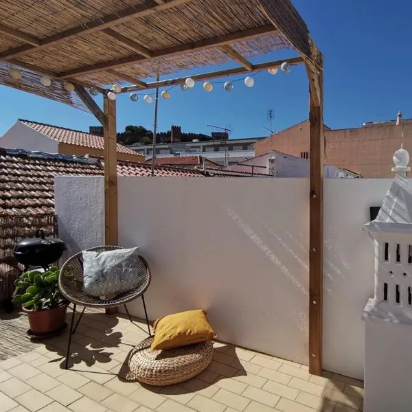 Algarve house, sun, terrace, views and barbecue，位于拉戈阿的酒店