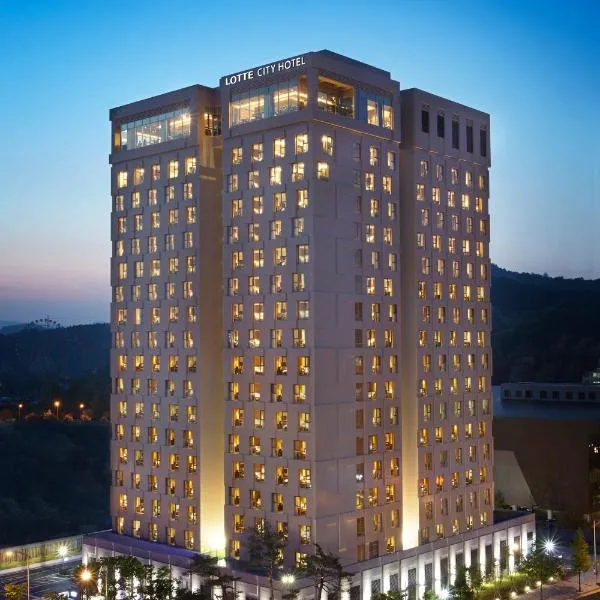 LOTTE City Hotel Daejeon，位于Gyeryong的酒店
