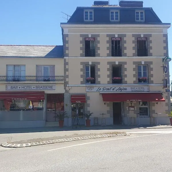 Hotel au Pont d'Anjou，位于Saint-Saturnin-du-Limet的酒店