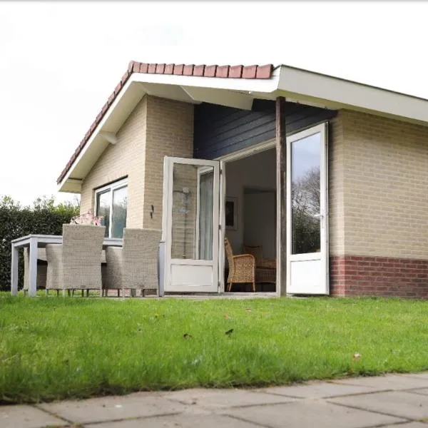 Huinerhofje 2 - Vrijstaand met grote omheinde tuin, rust, privacy en nabij bossen，位于皮滕的酒店