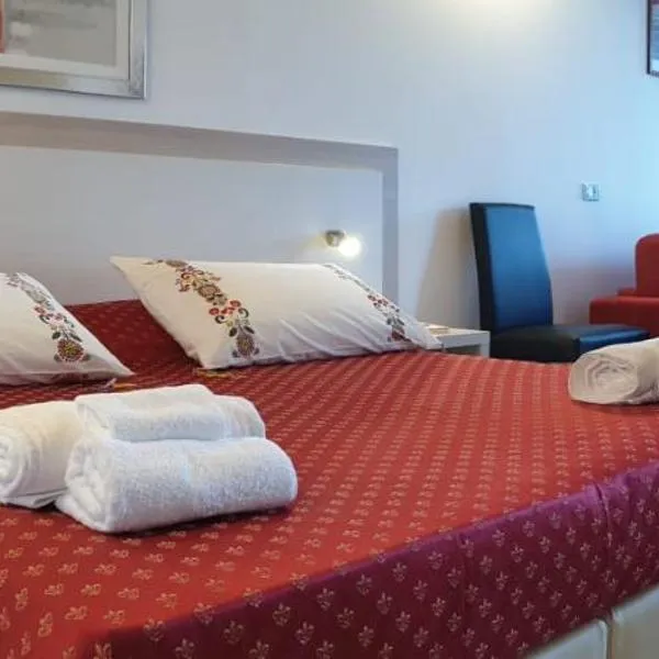 IL SOLE NEL MARE - Lido di Volano，位于科马基奥的酒店