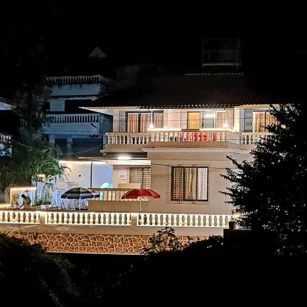 Fogg Villa - Valley View / Swimming pool / AC，位于马哈巴莱斯赫瓦尔的酒店