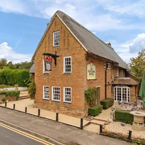 The Red Lion，位于Long Buckby的酒店