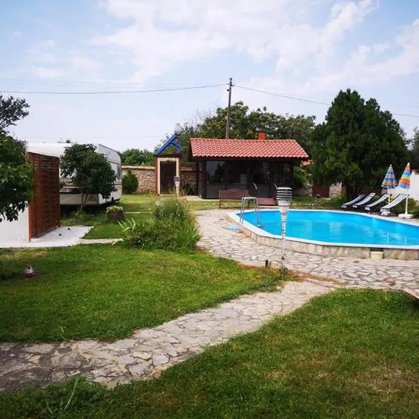 Camping Little Oasis，位于Ezerets的酒店