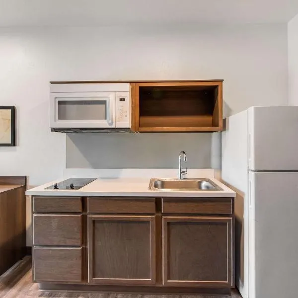 WoodSpring Suites Bakersfield Airport,位于贝克斯菲尔德的酒店