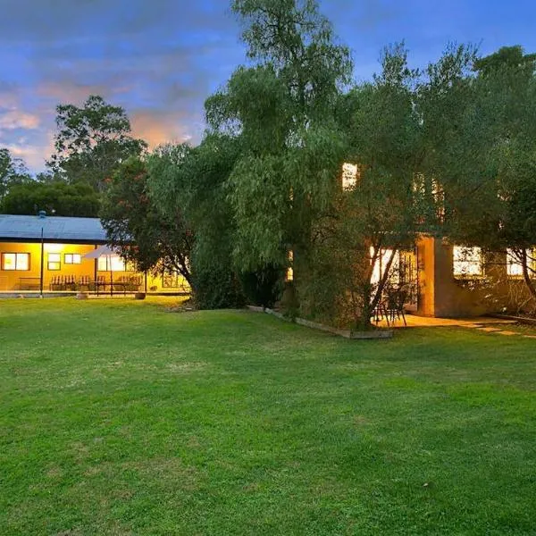 Chez Vous French Cottage - Pokolbin Hunter Valley!，位于勒弗戴尔的酒店