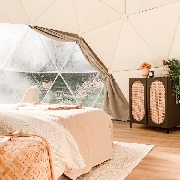 Romantische glamping dome Koksijde - Duiniek，位于Oostvleteren的酒店