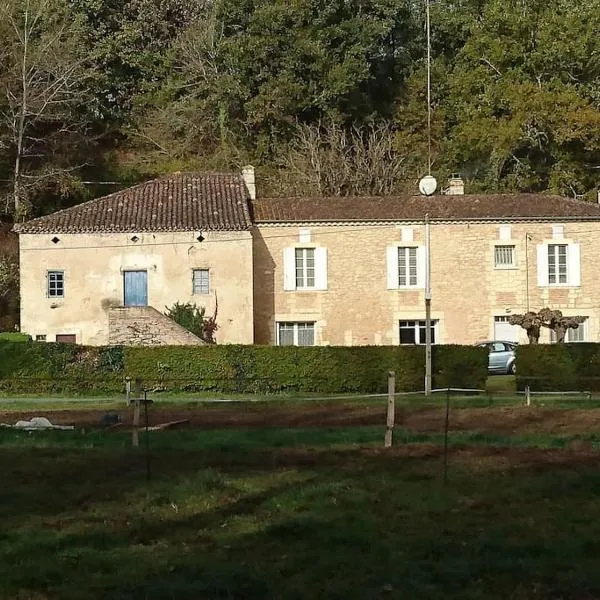 Location meublée au milieu d'un écrin de verdure Aux vieux fours，位于Noaillac的酒店