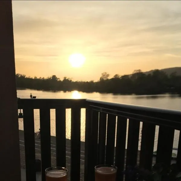 Apartman Darja sa pogledom na jezero，位于Ostrovo的酒店