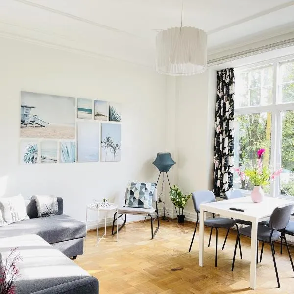 aday - Aalborg mansion - Big apartment with garden，位于奥尔堡的酒店