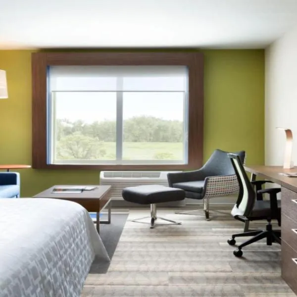 Holiday Inn Express & Suites - Canton, an IHG Hotel，位于Holly Springs的酒店