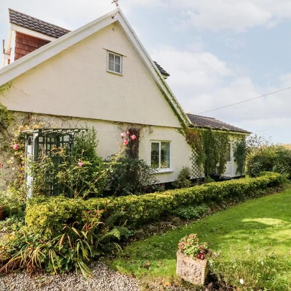 Claire's Cottage，位于Poughill的酒店