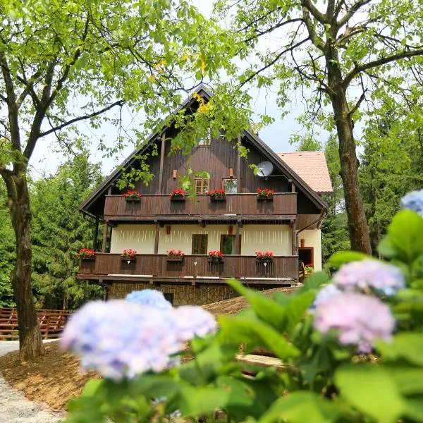 波莫纳放松自然旅馆，位于Globoko的酒店