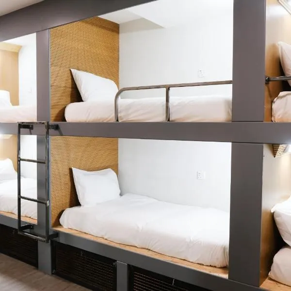 Cwtsh Hostel，位于斯旺西的酒店