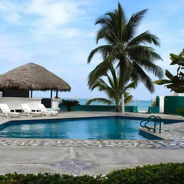 Beachside apartment with 2 pools, Same, Esmeraldas，位于埃斯梅拉达斯的酒店