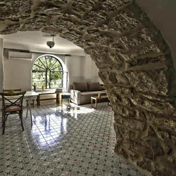 耶路撒冷 - 巢 - 艾因凯雷姆浪漫度假屋，位于贝特谢梅什的酒店